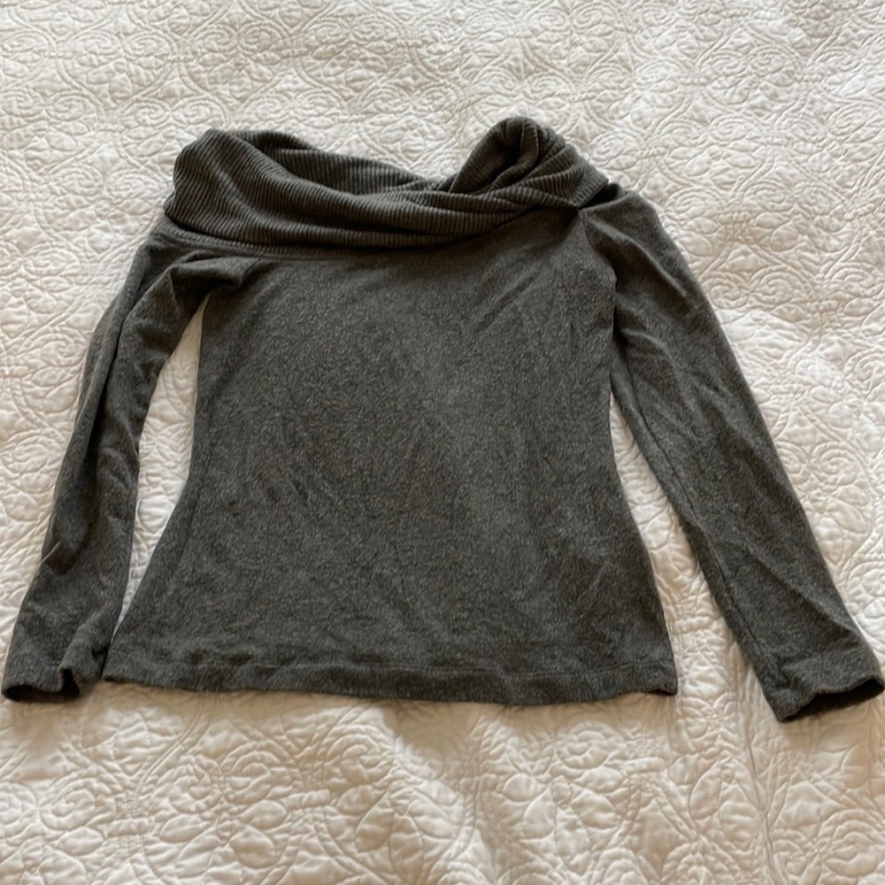 3 Dots off the shoulder grey sweater